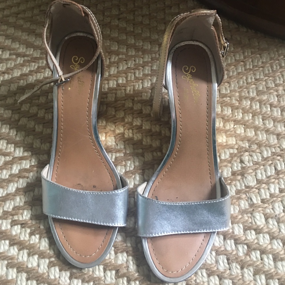 Seychelles wedges gold and silver size 10